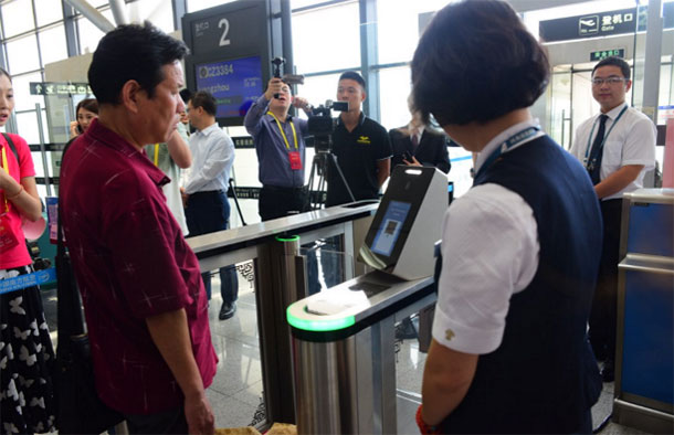 百度人臉識別系統在機場應用 百度人臉識別系統在機場應用 南航旅客“刷臉登機”